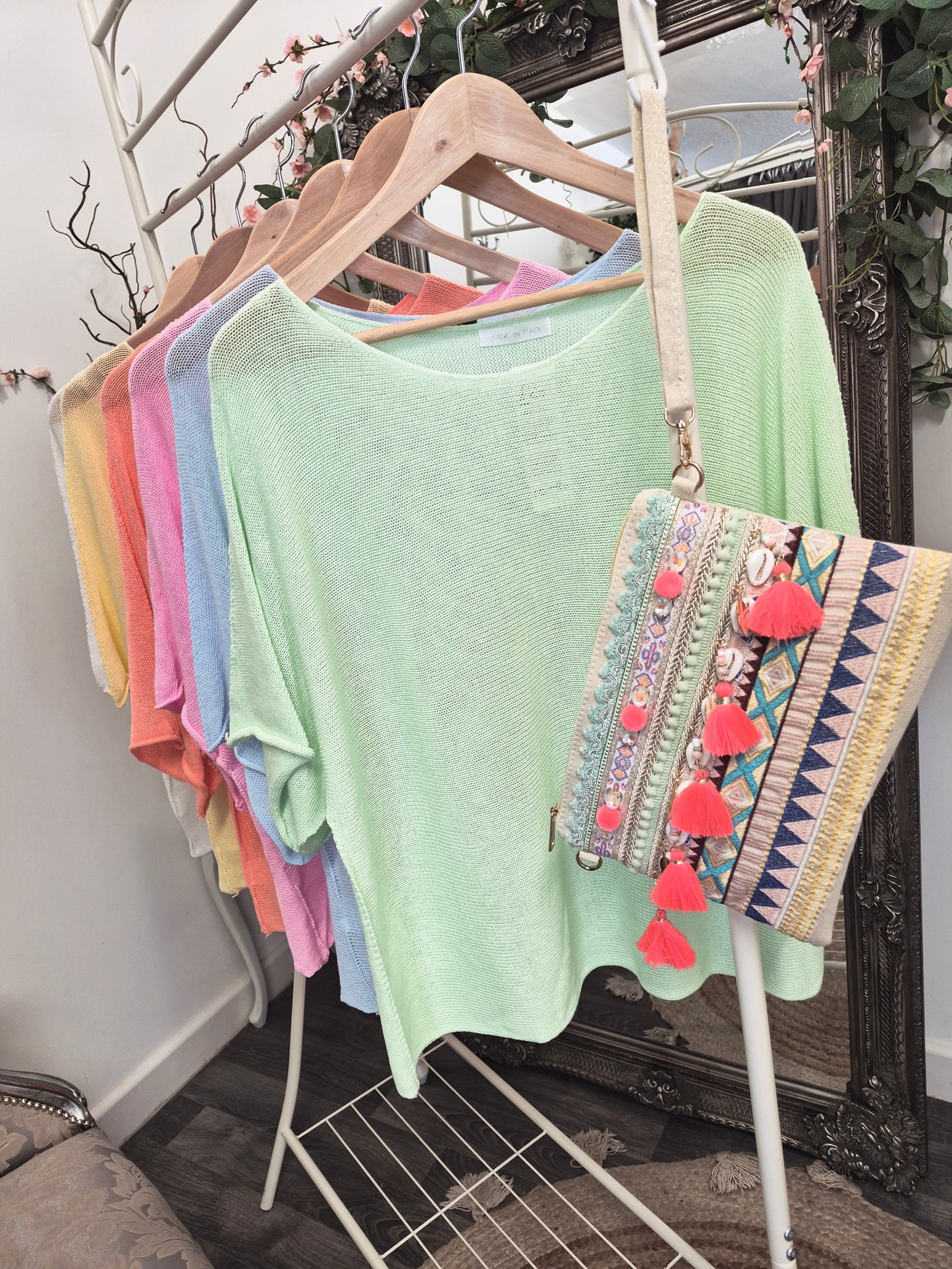 Fine knit short sleeved top