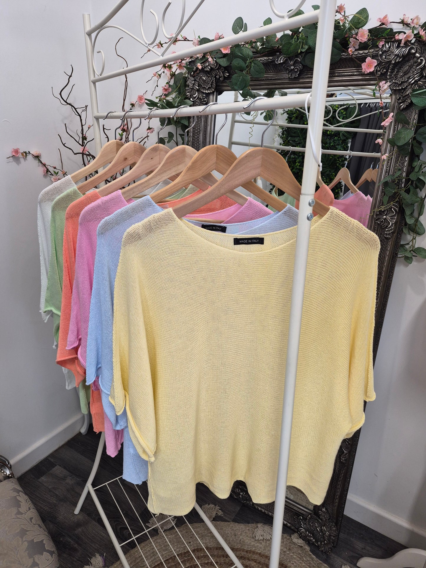 Fine knit short sleeved top